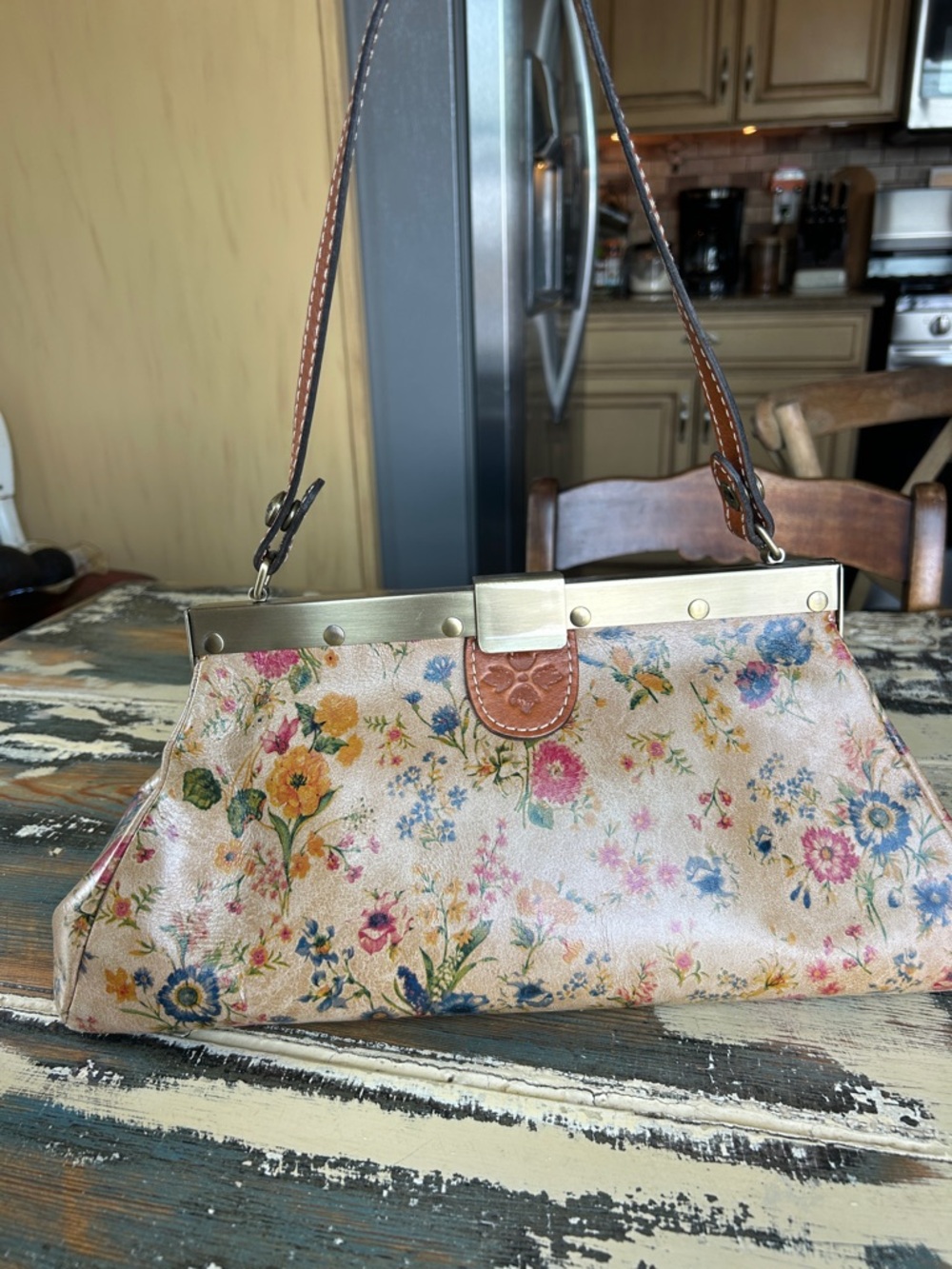 Patricia Nash Cream Floral Frame-Top Shoulder Bag with Brown Trim
